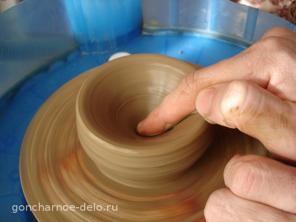 Pottery: forming the bottom
