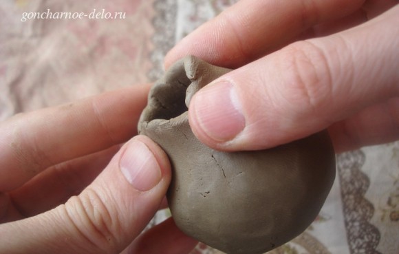 Лепим из глины птичку-свистульку методом прищипывания