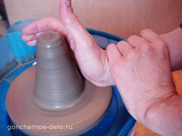 Pottery: Statement of hands for centering